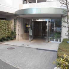 エントランス　清潔なエントランスです