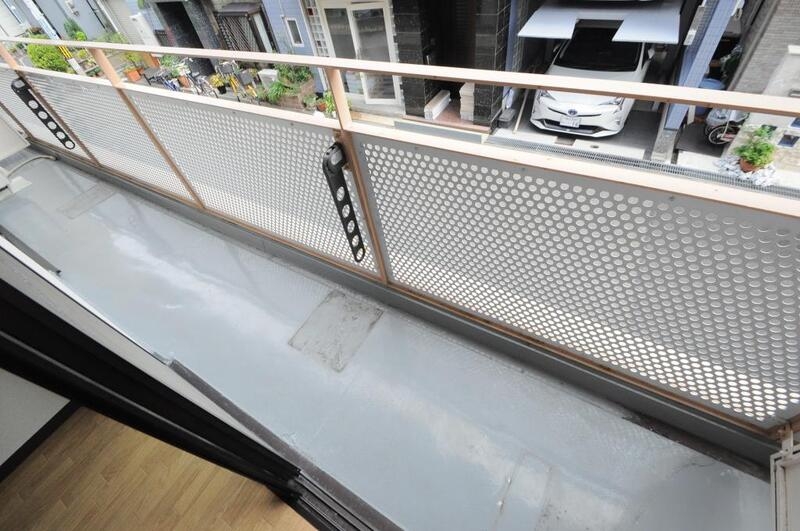 バルコニー　心地よい風が吹くバルコニー。洗濯物もよく乾きそうです。
