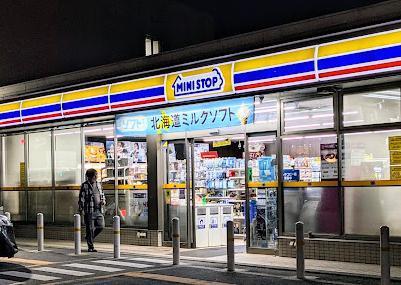 コンビニ　セブン-イレブン 葛飾亀有駅南口店（コンビニ）まで350m
