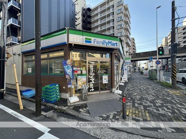 コンビニ　ファミリーマート（コンビニ）まで210m