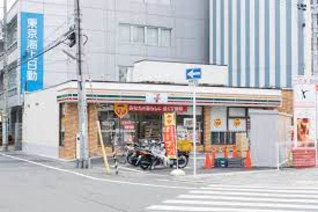 コンビニ　セブンイレブン枚方市役所前店（コンビニ）まで558m
