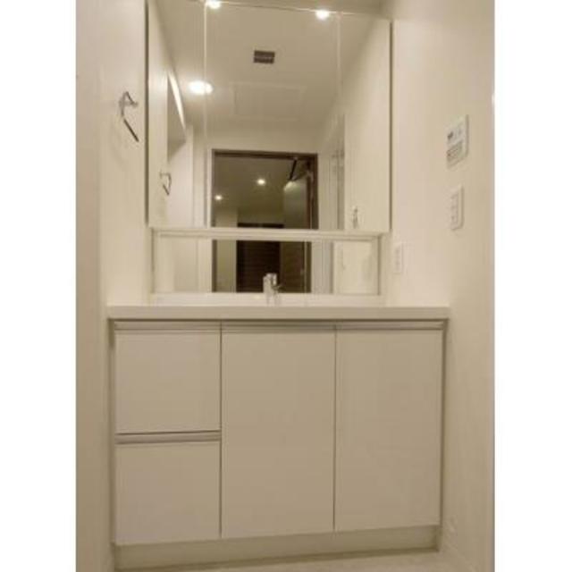 洗面設備　※写真は同タイプ住戸です。