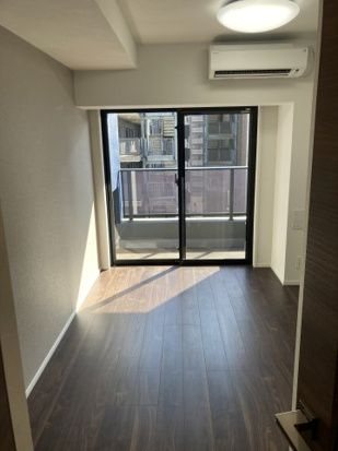 居室・リビング　※床・建具の色が異なる場合がございます