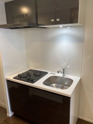 キッチン　※床・建具の色が異なる場合がございます