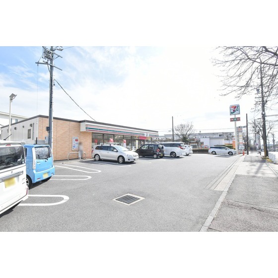 コンビニ　セブンイレブン名古屋久方１丁目店（コンビニ）まで215m