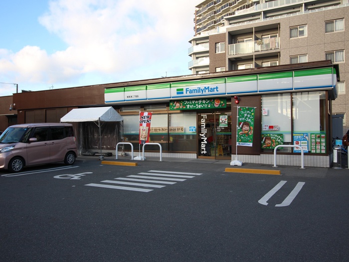 コンビニ　ファミリーマート南草津2丁目店（コンビニ）まで200m