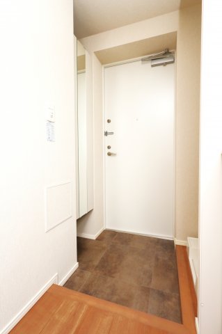 玄関　参考写真（同物件別部屋）
