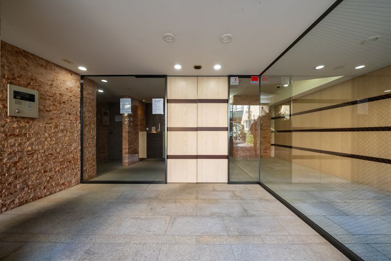 エントランス　建物の内部です
