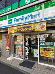 コンビニ　ファミリーマート 東高円寺駅前店（コンビニ）まで232m