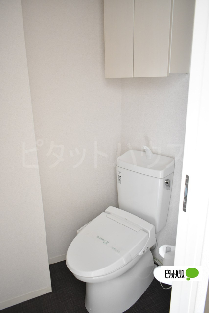 トイレ　温水洗浄便座です♪