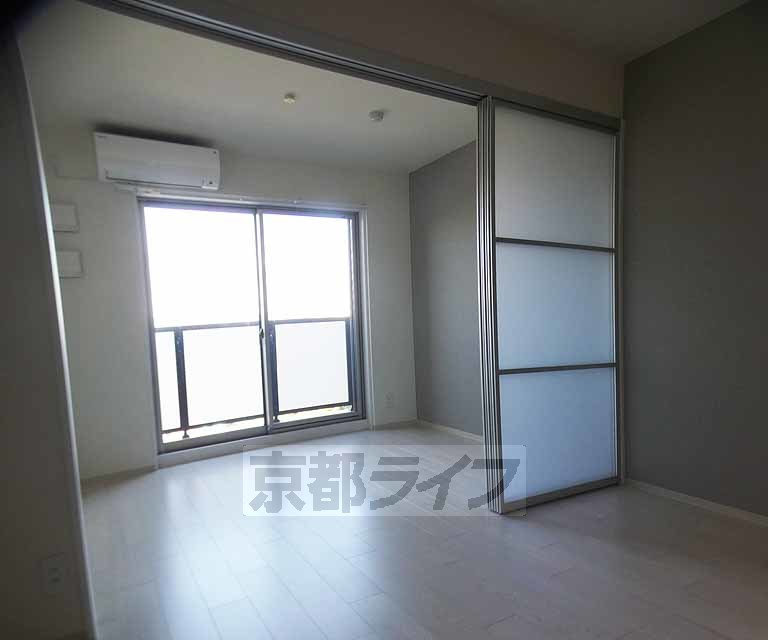 居室・リビング　落ち着いた雰囲気のお部屋です