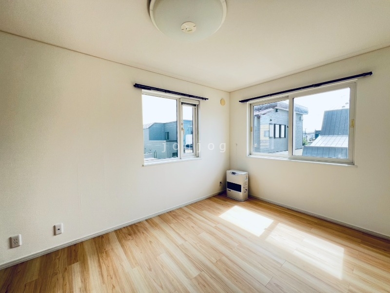 その他部屋・スペース　日当たりの良い明るいお部屋です。