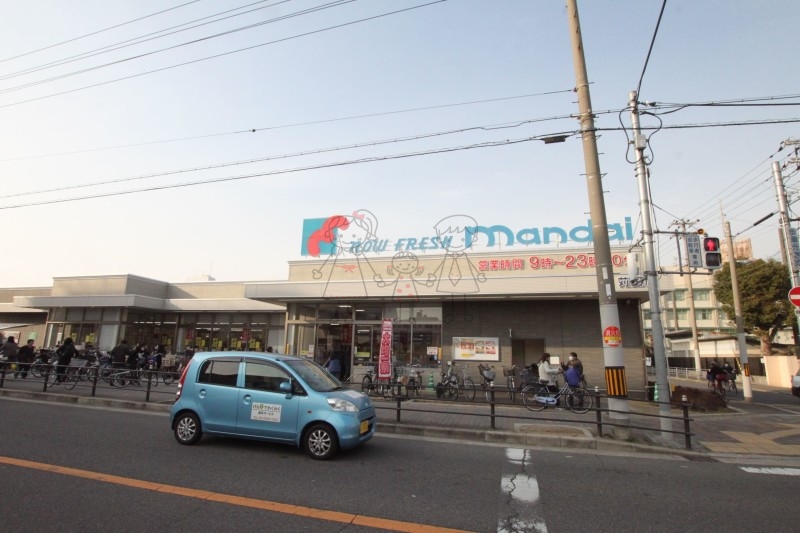 スーパー　万代苅田店（スーパー）まで744m