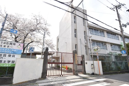 小学校　下坂部小学校（小学校）まで566m