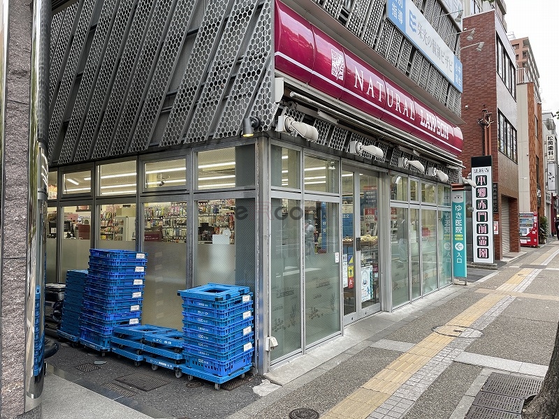 コンビニ　ナチュラルローソン東大赤門前店（コンビニ）まで519m