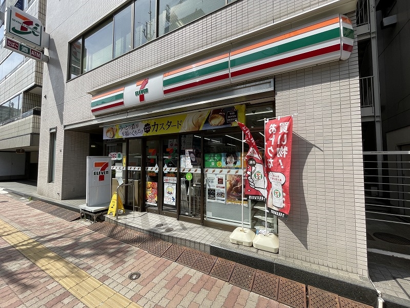 コンビニ　セブンイレブン文京本郷4丁目店（コンビニ）まで411m