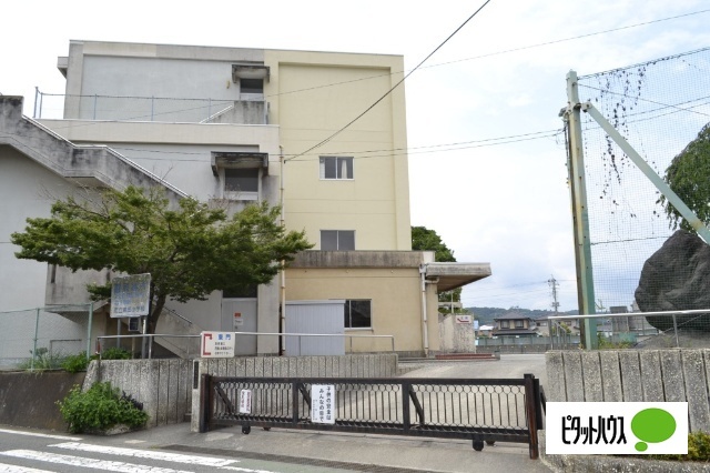 小学校　富士宮市立黒田小学校（小学校）まで1235m