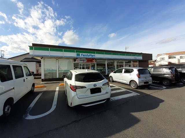 コンビニ　ファミリーマート吉岡下野田店（コンビニ）まで800m