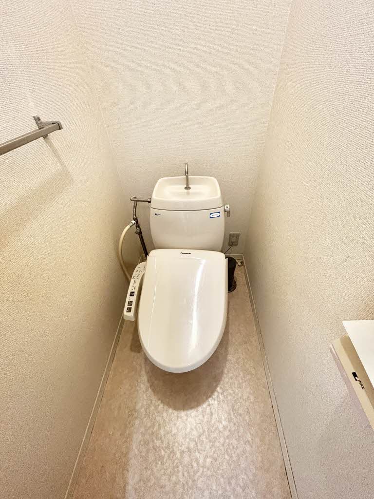 トイレ　温水洗浄便座