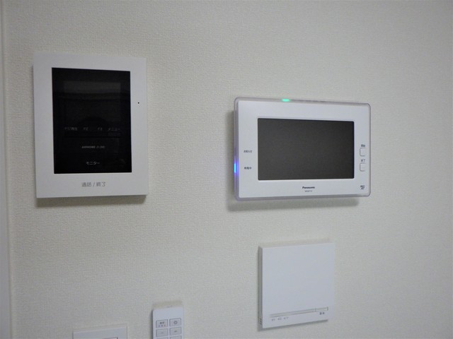 その他設備　カメラ付きインターフォン、太陽光発電システムパネル