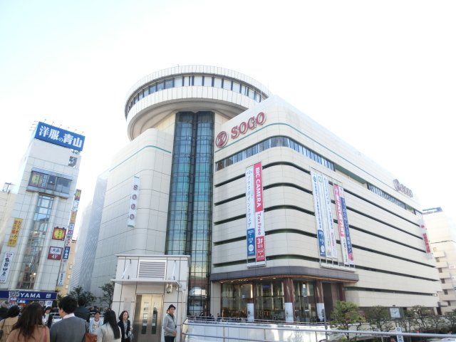 ショッピングセンター　そごう大宮：三省堂書店、ロフト、飲食店、別棟にビックカメラ（ショッピングセンター）まで300m