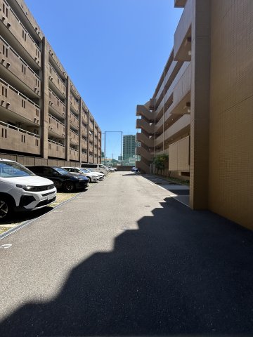 駐車場　駐車場があるので、車を買う予定の方も安心です