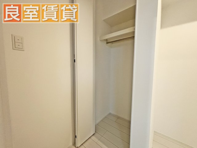 収納　※このお写真は同シリーズの同仕様のお写真です。現状優先。