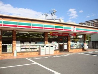 コンビニ　セブンイレブン市谷柳町店（コンビニ）まで283m