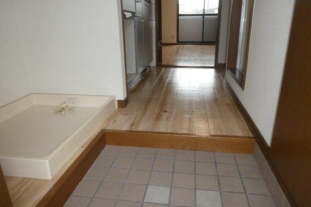 ＪＲ山陽本線 倉敷駅 徒歩24分 2階建 築28年の玄関写真