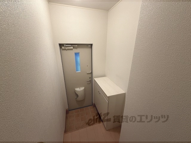 ブリーゼ行基の玄関写真