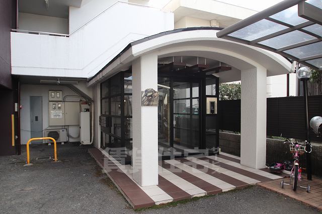京阪本線 香里園駅 バス乗車時間：15分 最寄りバス停で下車 徒歩4分 4階建 築38年の外観写真