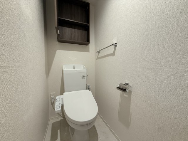 トイレ　同物件別号室の写真です。