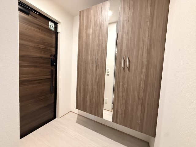 玄関　同物件別号室の写真です。
