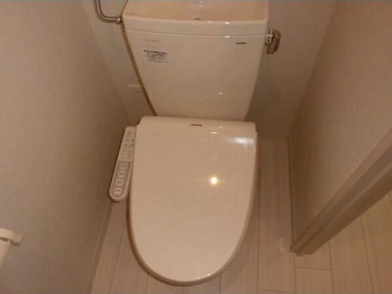 地下鉄東西線 白石駅 徒歩7分 4階建 築11年のトイレ写真
