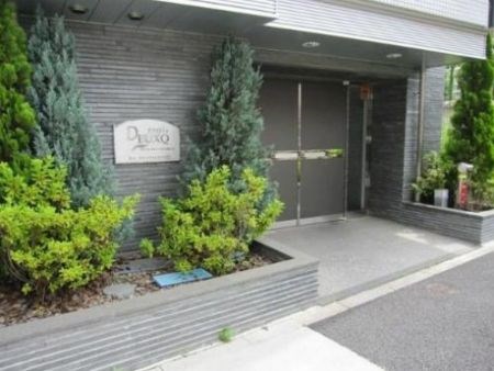 エントランス　弊社は全物件仲介手数料半月分★