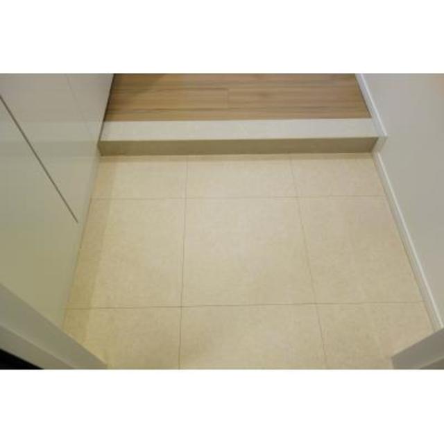 玄関　※写真は同タイプ住戸です。