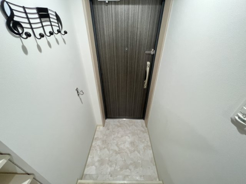Lustore西宮北口1号棟の玄関写真
