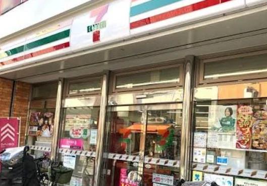 コンビニ　セブンイレブン 荒川町屋2丁目店（コンビニ）まで49m