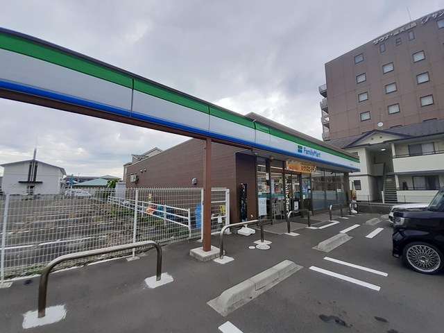 コンビニ　ファミリーマート多賀城八幡店（コンビニ）まで735m