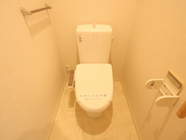 トイレ　※写真は別号室