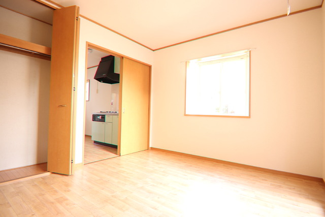 その他部屋・スペース　角部屋のため出窓あり！