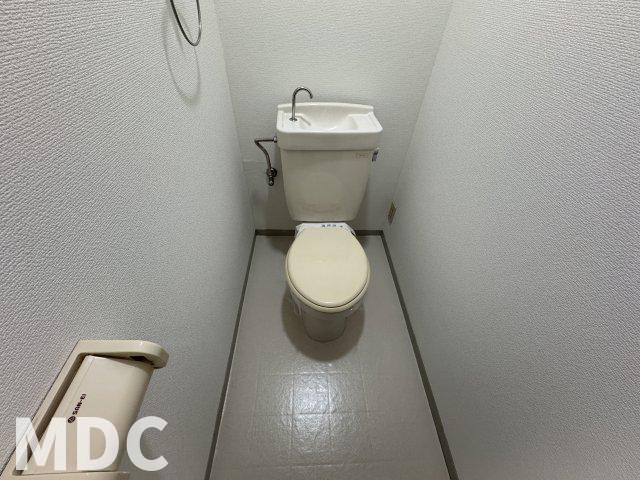 ＪＲ高徳線 吉成駅 徒歩47分 2階建 築38年のトイレ写真