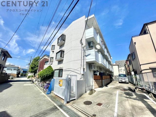 建物外観　阪急園田駅が最寄りの立地！コンビニが近くて便利♪