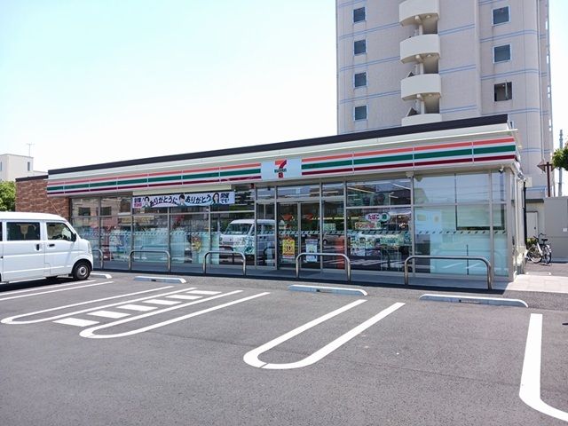 コンビニ　セブンイレブン龍ケ崎市駅前店（コンビニ）まで180m