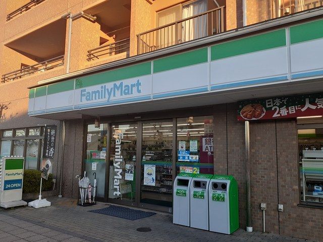 コンビニ　ファミリーマート（コンビニ）まで431m
