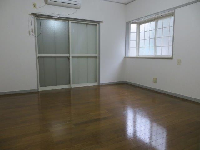 小田急線 下北沢駅 徒歩10分 2階建 築32年の居間写真
