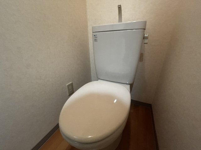 小田急線 梅ケ丘駅 徒歩2分 4階建 築24年のトイレ写真