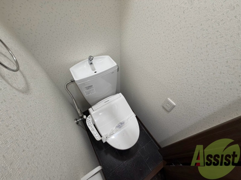 地下鉄東西線 琴似駅 徒歩12分 3階建 築43年のトイレ写真
