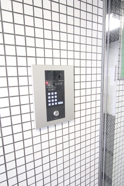 セキュリティ　オートロック付きエントランス