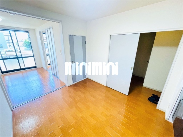 アミューズメント銀鈴 A棟の居間写真